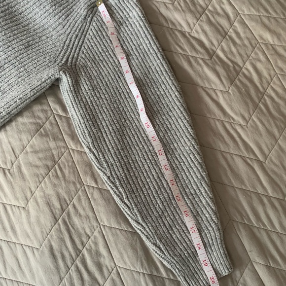 Grey H&M Sweater - Picture 6 of 6